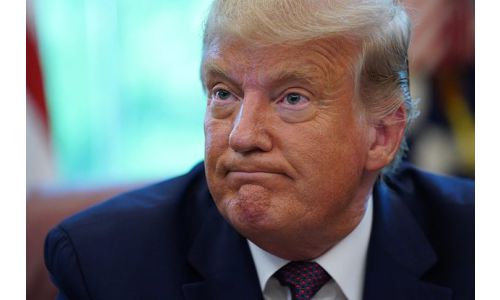 Д.Трамп Катараас 400 сая долларын бэлэг авах болсныг сөрөг хүчин эсэргүүцэв