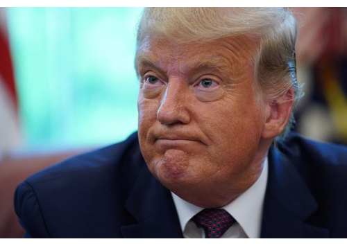 Д.Трамп Катараас 400 сая долларын бэлэг авах болсныг сөрөг хүчин эсэргүүцэв