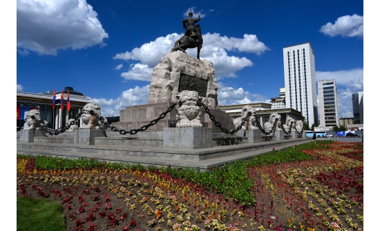 Нийслэлд 1.5 сая цэцэг тарина