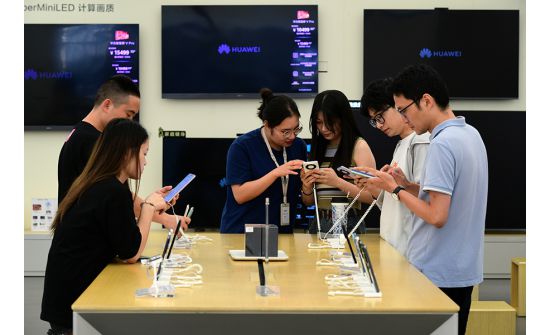 “Apple” компанитай зэрэгцэн “Huawei” шинэ загварын ухаалаг цаг танилцуулна