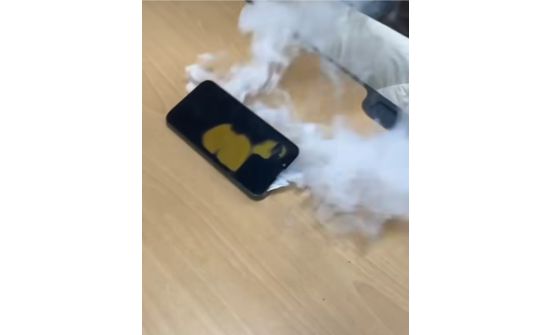 БНСУ: Гаднын шалтгаангүй шатсан iPhone утсыг сольж өгөхөөр болов