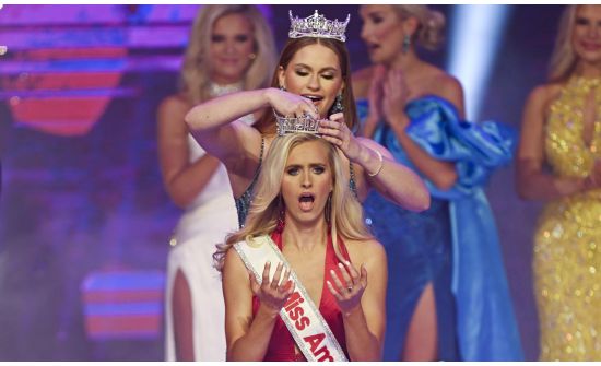 “Miss America” тэмцээнд анх удаа армийн офицер бүсгүй түрүүлэв