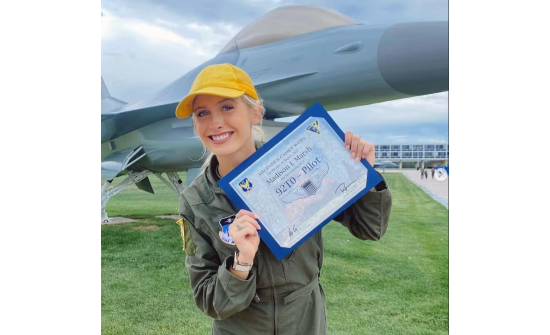 “Miss America” тэмцээнд анх удаа агаарын цэргийн офицер өрсөлдөж байна