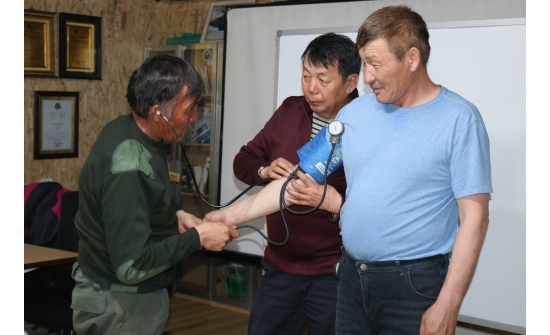 Улаан тайгын байгаль хамгаалагчдыг эрүүл мэндийн үзлэгт хамруулав