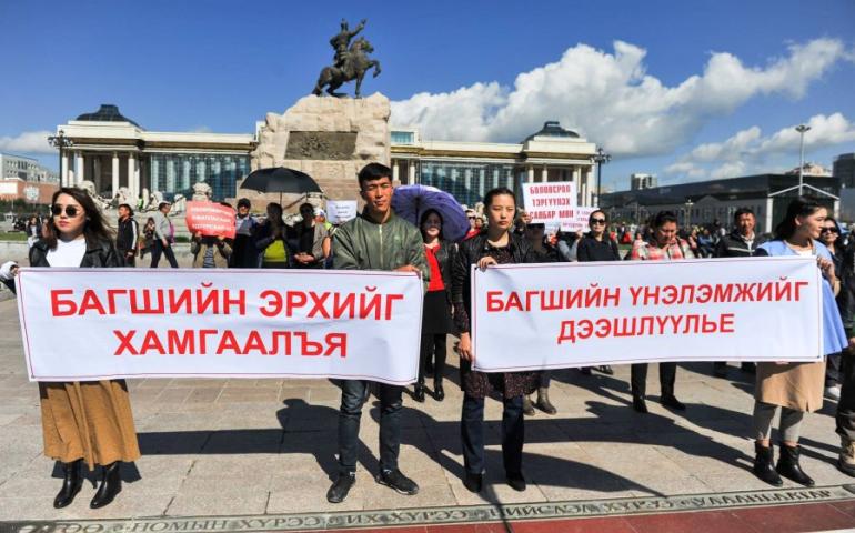 Талууд тохиролцоонд хүрснээр багш нар ажил хаялтаа зогсоохоор боллоо